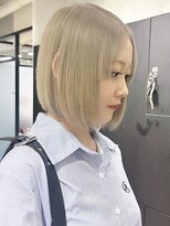 ベモ(NVEMO) メルティカラーペールベージュ大人ガーリーホワイトブロンド