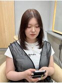 大人可愛いミディアムレイヤーカット