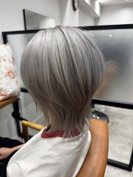 アカンサス バイ ミリー 高槻店(acanthus by milly) くびれレイヤーハイブリーチシルバーグレージュ