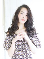 ナチュラルブラックで大人可愛いパーマ