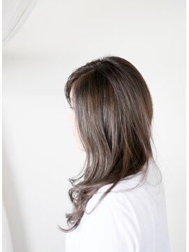 ホワイトルーム(White Room) ロングのTHROWアッシュ♪