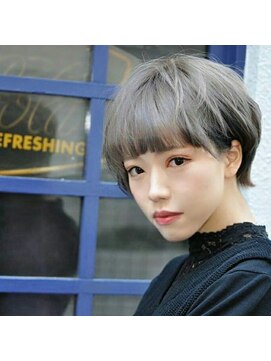 カドル(CUDDLE) アッシュグレーが映えるマッシュショートボブ！