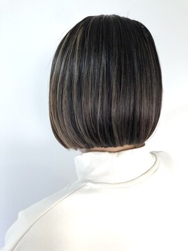 キー ヘアーアンドビューティーサロン(Kii hair&beauty salon) ハイライトを生かしたミニボブ