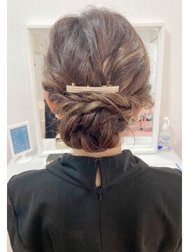 アマレット 東京駅八重洲店(amaretto) エレガントシニヨンスタイル