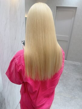 ロンド レア 天神大名店(Lond Le’a) ホワイトブロンド/外ハネボブ/美髪/ワイドバング/ブルーブラック