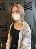 ホワイティーベージュ 前髪なしレイヤーネオウルフショート