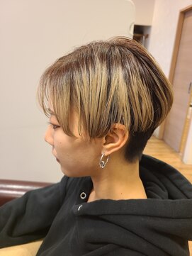 クロレヘア(Colorer hair) 刈り上げショート