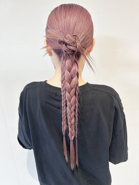 イル(ill) ペールピンク　ケアブリーチ　ロングヘア　アレンジ