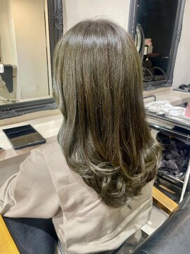 セルカ 新宿(CERCA) オリーブベージュカラー［CERCA新宿/新宿西口］