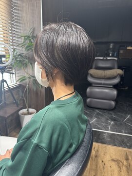 ハピネス クローバー 八木店(Happiness CLOVER) くびれショート 白髪ぼかし インナーカラー ベージュ