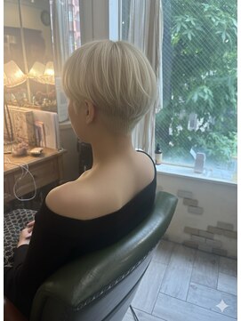 ソレイユ 新宿御苑前 (SOLEIL) 刈り上げショート