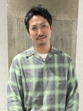 池田卓生ｌ実力派の骨格矯正カット。髪質改善とトレンドカラーで、扱いやすく洗練された髪へ。