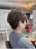 大人ショート×白髪ぼかしで自然な立体感