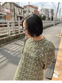 前上がりボブ顔まわりレイヤーボブおしゃれ女子