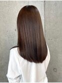 【ツヤ感が映えるナチュラルロングストレート】