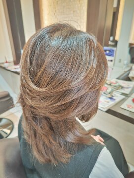 アンダウ(ANDEW) セミロングレイヤースタイル白髪染め