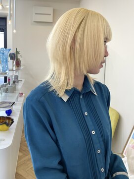 チーカ(chica) 抜きっぱなしブロンド×レイヤーカット