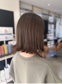 オリーブベージュ　ミディアムボブ