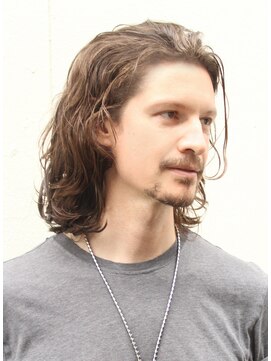 ワースホワイル(WORTH WHILE) スキンフェードツイストスパイラルセンターパートアップバング