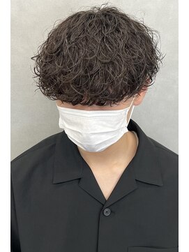 ササ シンサイバシ(33 SHINSAIBASHI) 波巻きスパイラルパーマ重め刈り上げマッシュ大阪心斎橋