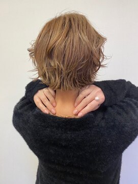 アンド アノン(and anon) ミルクティーベージュ　ボブ　透明感