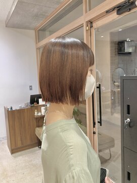 フーチー クーチー アマティー 豊中店(FUCHI KUCHI amati) @fuchi_kuchi.okada[大阪豊中/ストレートボブ/ぱっつん]