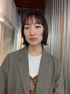 シロ(Shiro) 今っぽいシルエットのレイヤーボブ