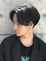 フィフス(fifth)&nbsp;前下がりセンターパートトランクスヘアツーブロックコンマヘア