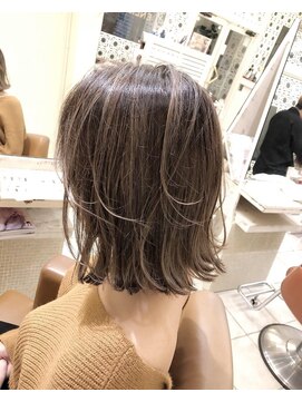 アルト(ALTO) 20代30代40代パールベージュ×黒髪暗髪×バレイヤージュ