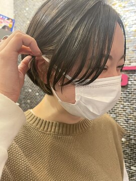 ロータス(Lotus) ショートボブインナーカラーアクセサリーカラー担当カタダ