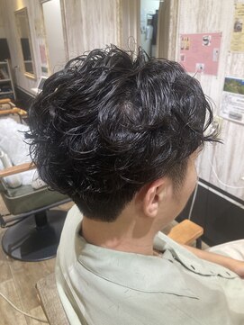 パダ(PADA) 大きいウェーブのメンズパーマ