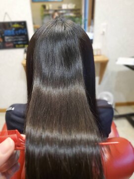 バルビエーレ アーディ(Barbier Adi) 艶髪トリートメント