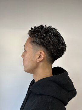 イッヒ 茅ヶ崎(IHHI) men'sショートオールバックツーブロックパーマ