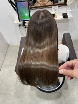 ラナ(Lana) 【Lana】光をまとったような“リュクスブラウンストレート”