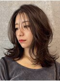 外ハネミディアム/大人くびれヘア/薄め前髪/くせ毛レイヤー/癖毛
