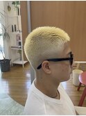 バズカットボウズフェード金髪ボウズベリーショート
