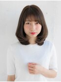 顔まわりレイヤーでまとまるヘア