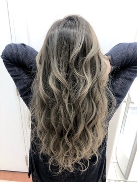 エヌプラス(N+) 黒髪グラデヘアーオリーブグレー小顔に見せるヘアココアベージュ