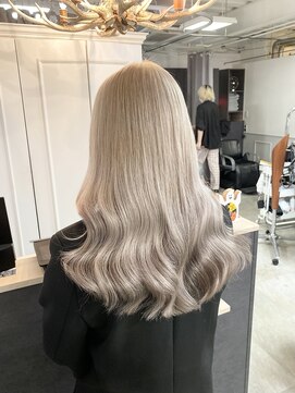 オムネス(omnes) 『デザインブロンド』担当 飯村 奎太