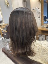 レイリー(LAiLy)&nbsp;外ハネミディアム　透明感　アディクシーカラー