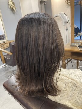 レイリー(LAiLy) 外ハネミディアム　透明感　アディクシーカラー