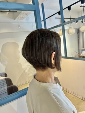 ラソニシカサイ(Lazo nishikasai) 夏木マリさん風　刈り上げ前下がりショート