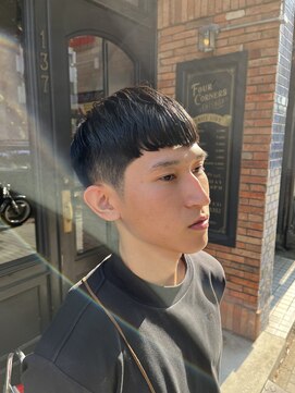 フォーコーナーズ(Four Corners) クロップ/フェードカット/バーバースタイル