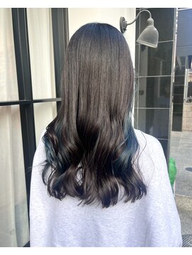 クロレ(CLORE) ロングヘア　インナーカラー　ブルーカラー　艶カラー　20代