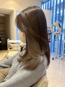 シュヴー 浦安店(CHEVEUX) レイヤーカット 7トーン オリーブベージュ