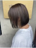 オリーブグレージュ