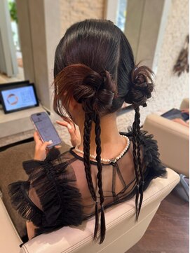 ヴィサージュプラス(VISAGE plus) 【お呼ばれヘアセット】タイトヘア×ツインお団子