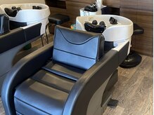髪質改善白髪染め カラーのちから 岐阜河渡店 の雰囲気(ゆったりな姿勢で落ち着けるシャンプー台)