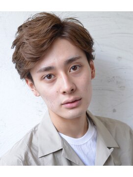 ロイジー(roijir) テクノ×サイドパートショート×ツーブロックxフェザーマッシュ