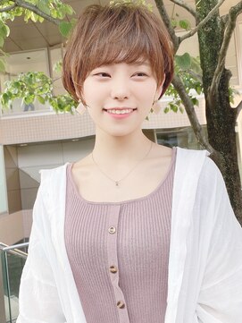 アンド ストーリーズ(&STORIES) 大人可愛い耳かけショートボブダークアッシュブラウン毛先パーマ